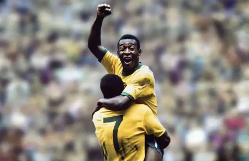 Tên tuổi Pelé vượt khỏi biên giới Brazil và trở thành biểu tượng bóng đá toàn cầu. 