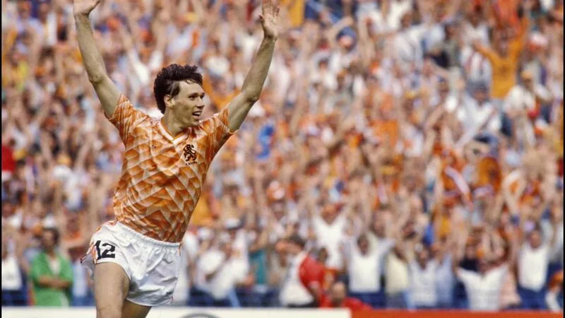 Marco van Basten là một trong những tiền đạo vĩ đại nhất lịch sử Hà Lan và bóng đá thế giới.