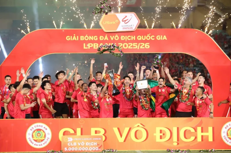 Trong mùa giải V.League 2025/2026, Đình Bắc là một trong những gương mặt trẻ góp phần vào hành trình lên ngôi vô địch của đội bóng ngành công an.