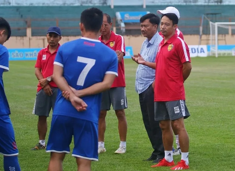 Quãng thời gian làm việc tại Quảng Nam giúp ông tích lũy thêm kinh nghiệm ở môi trường câu lạc bộ chuyên nghiệp.