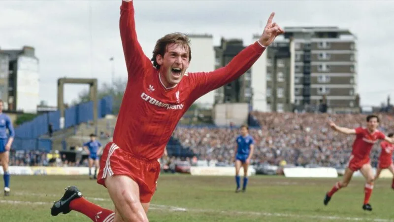 Kenny Dalglish là biểu tượng lớn của Liverpool, nổi bật với đẳng cấp, trí tuệ và tầm ảnh hưởng lâu dài.