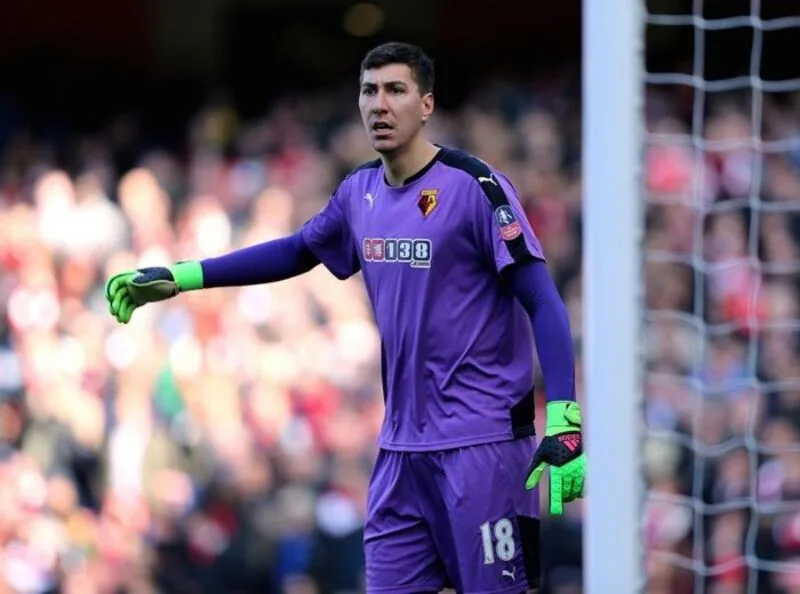 Costel Pantilimon là ví dụ nổi bật về một thủ môn cao lớn từng thi đấu ở môi trường bóng đá đỉnh cao.