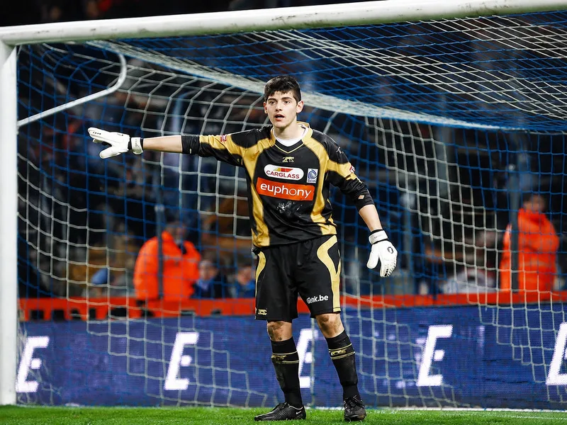 Thibaut Courtois từ tài năng trẻ tại Genk trở thành một trong những thủ môn xuất sắc nhất thế giới.